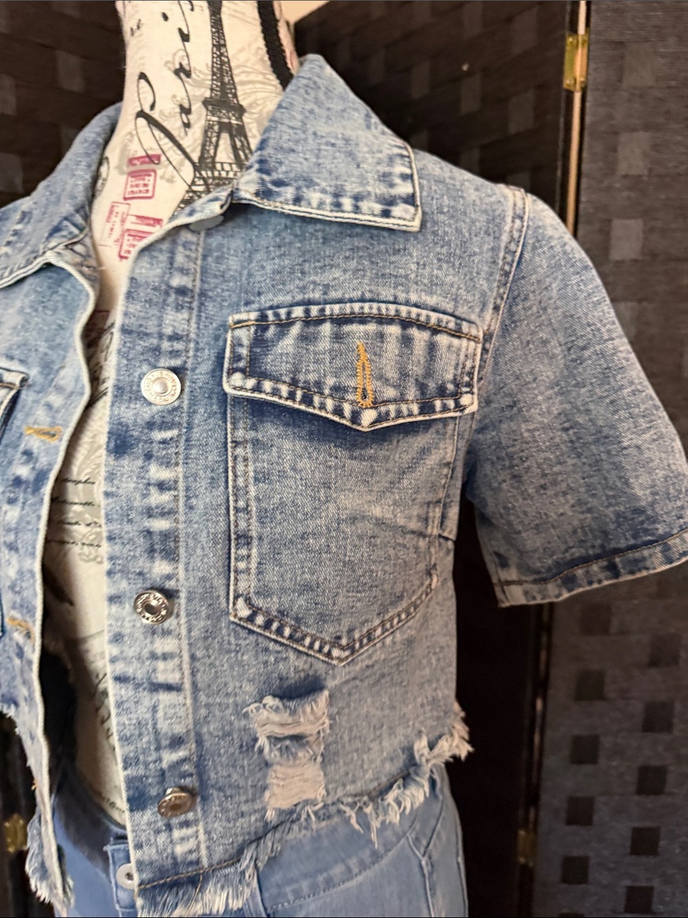 Cropped Light Wash Denim Jacket - Blue with short Sleeves